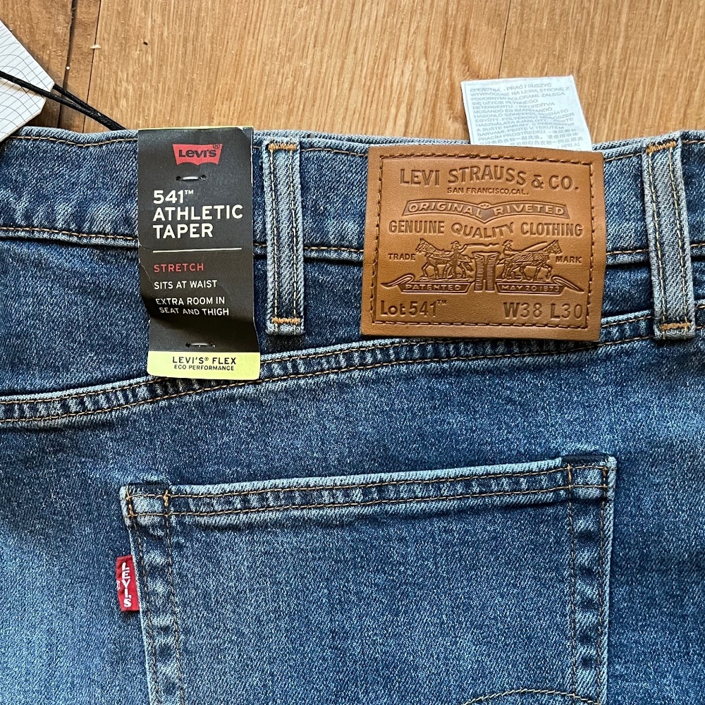 NWT Men's 541 Athletic Taper Levi's 38 x 30